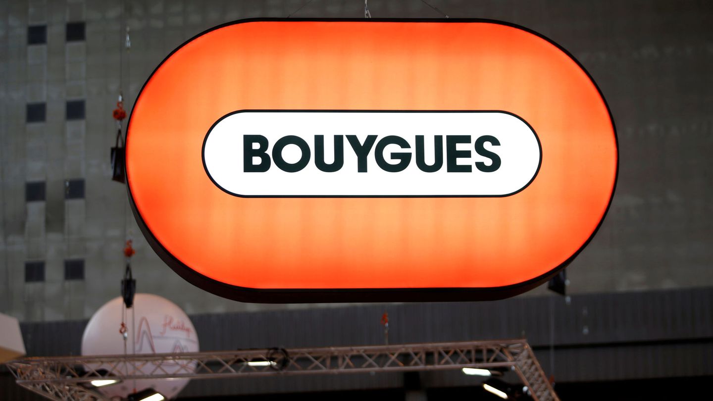Logo de la matriz francesa Bouygues en París. (Reuters) 