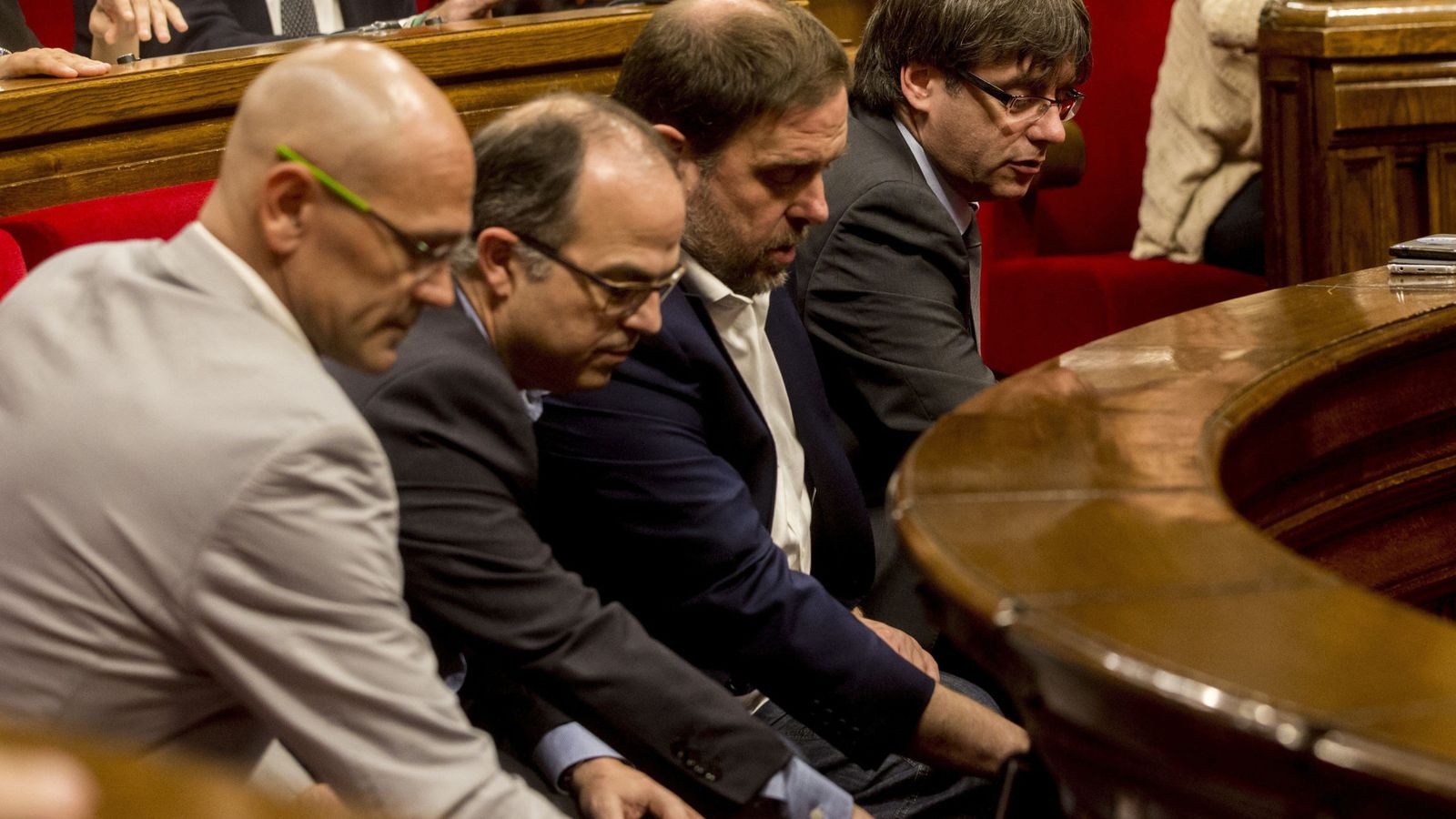 Foto: Carles Puigdemont, junto a Oriol Junqueras, Jordi Turull y Raül Romeva. (EFE)