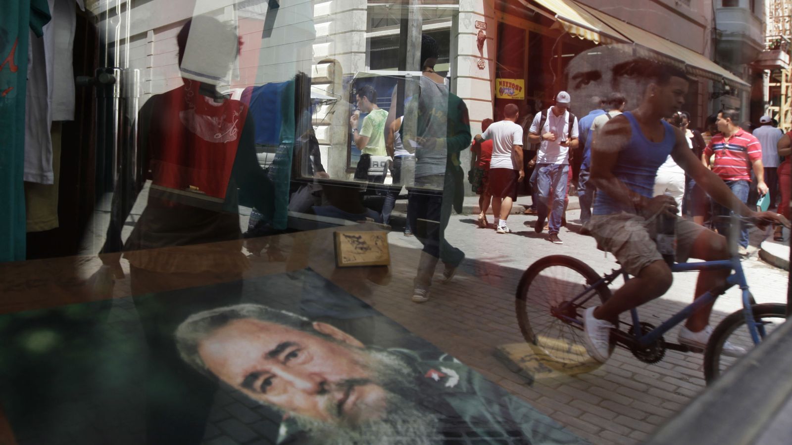 Foto: Imágenes de Fidel Castro a la venta en una tienda de recuerdos de La Habana, el 14 de abril de 2010. (Reuters)