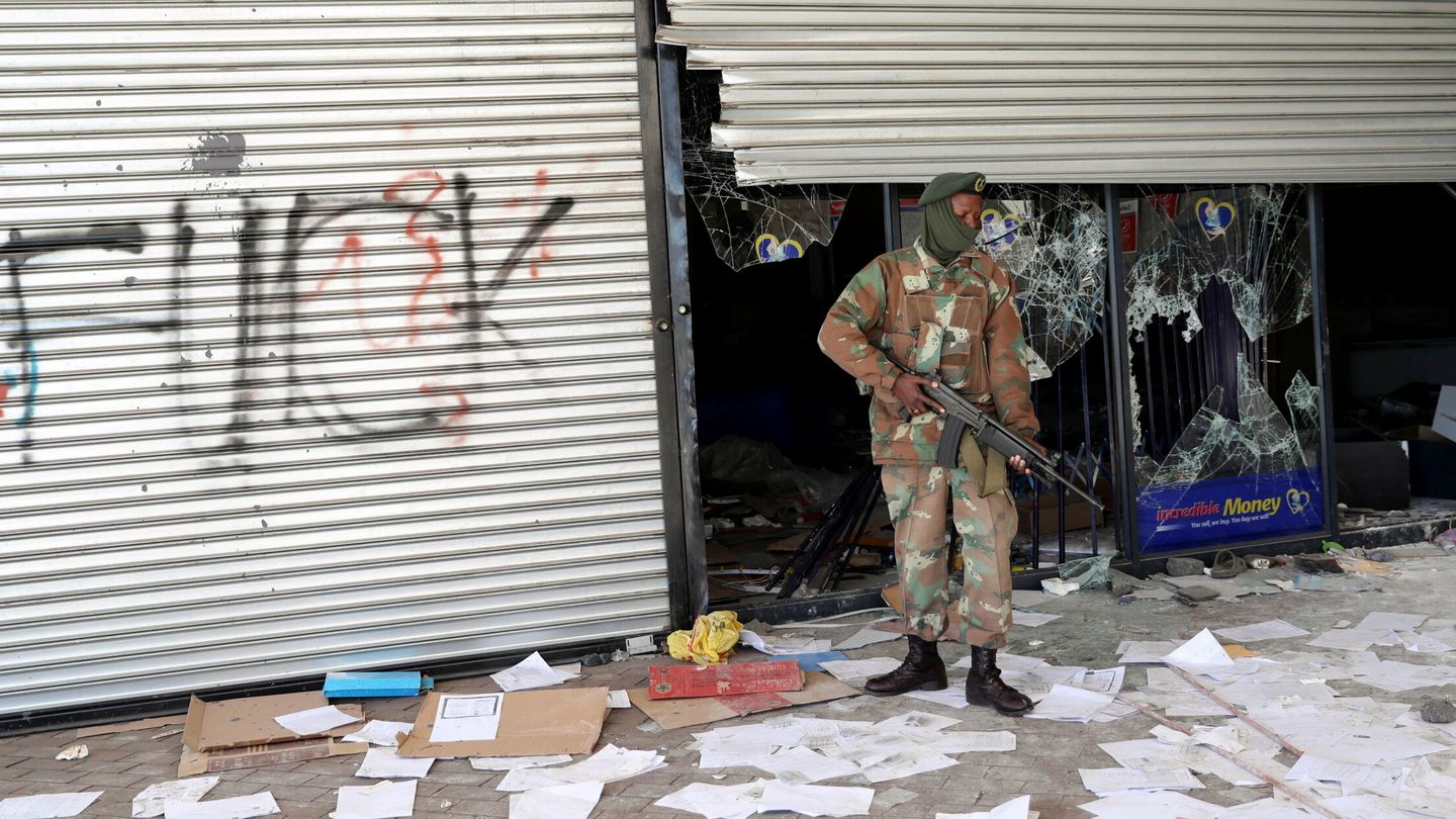 Saqueos en Soweto, Sudáfrica. (Reuters)