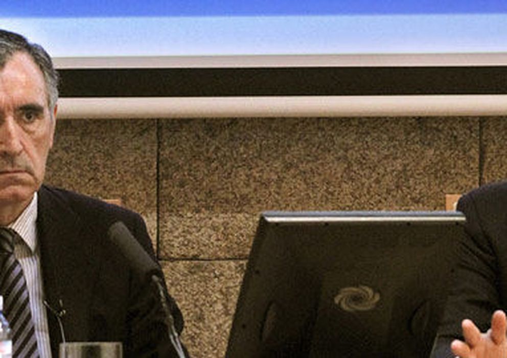 Foto: José María Castellano, presidente de NCG Banco (i) y César González-Bueno, consejero delegado (efe)