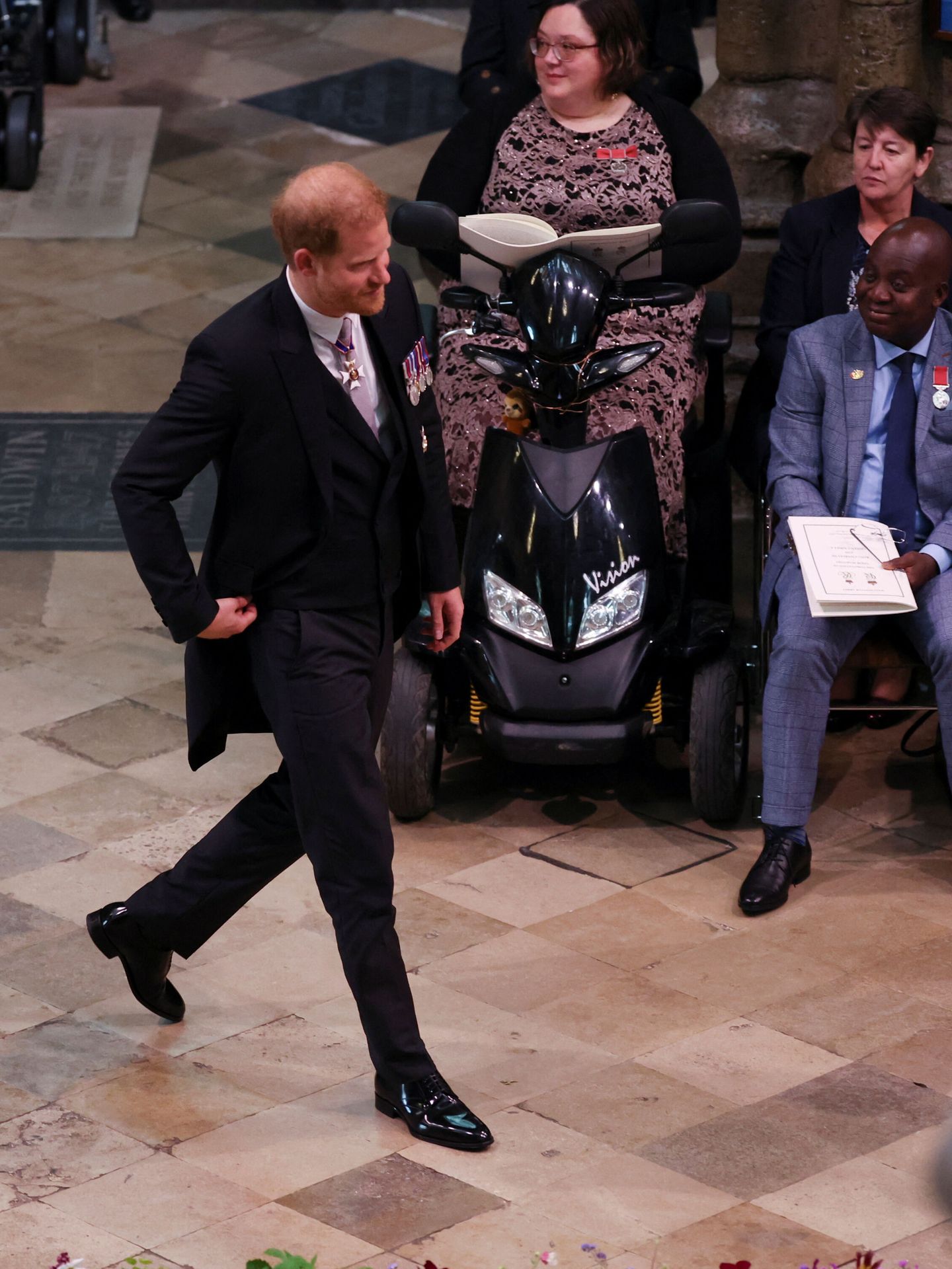 El príncipe, desfilando en solitario por Westminster. (Reuters)