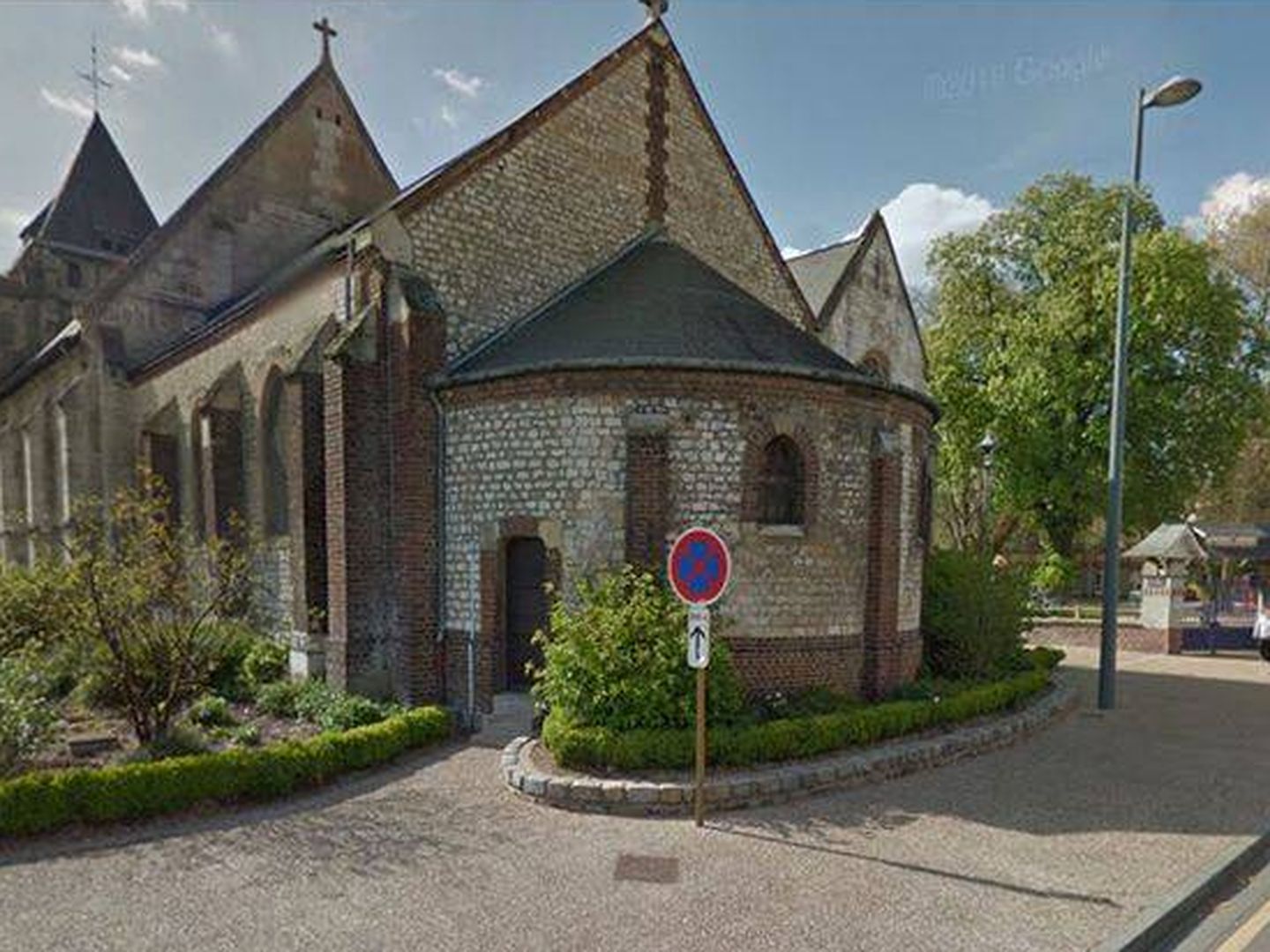 Fachada de la iglesia en la que se ha producido el ataque (Google Street View) 