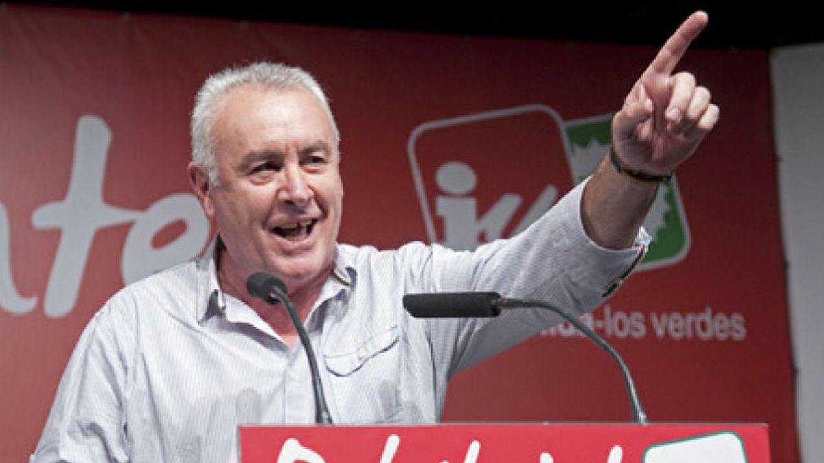 Lara echa los restos en el cierre y ataca al PSOE por "haber traído a la derecha"