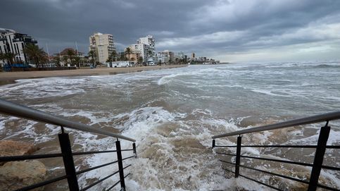 Olas de 8 metros y rachas de viento de hasta 80 km/h ponen en riesgo a Baleares y Girona