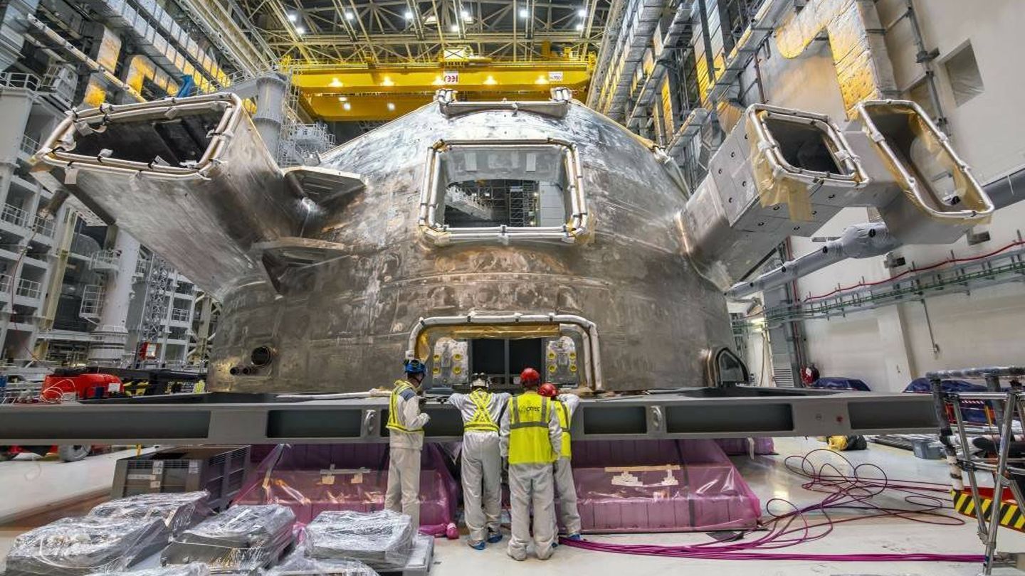 Construcción del ITER. El ensamblaje del tokamak sigue parado a día de hoy a la espera de la autorización de la agencia de seguridad nuclear francesa.