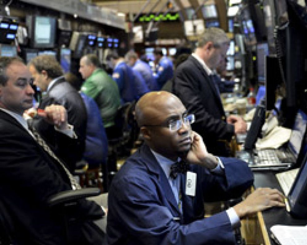 Foto: Wall Street espera vestido de rojo un guiño a nuevos estímulos