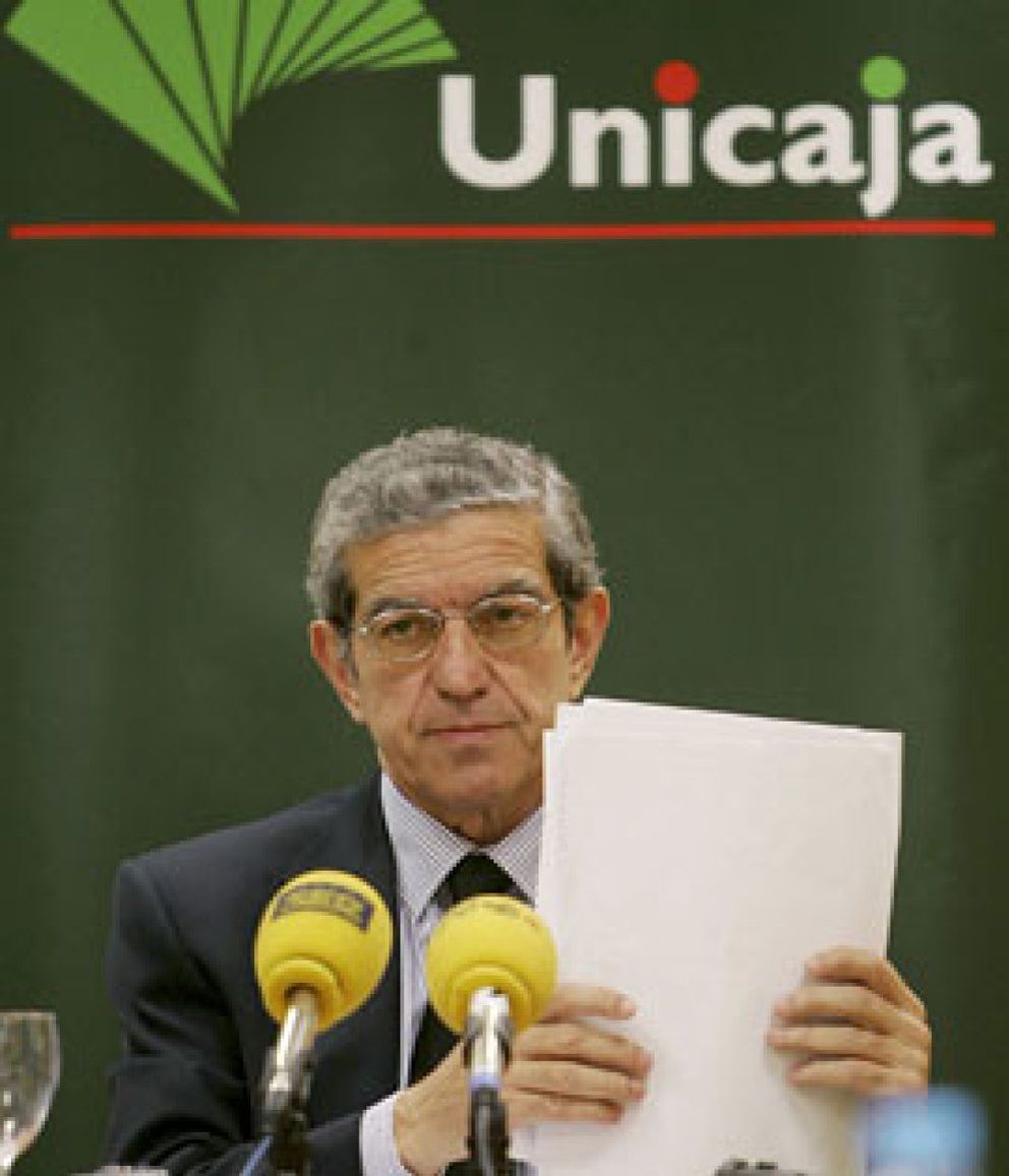 Foto: Unicaja 'devuelve' los 2.000 millones de dinero público a cambio de una Caja España saneada