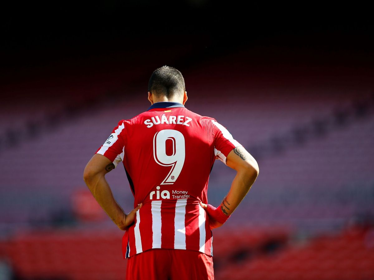 Foto: Luis Suárez se lamenta tras fallar una ocasión de gol. (EFE)