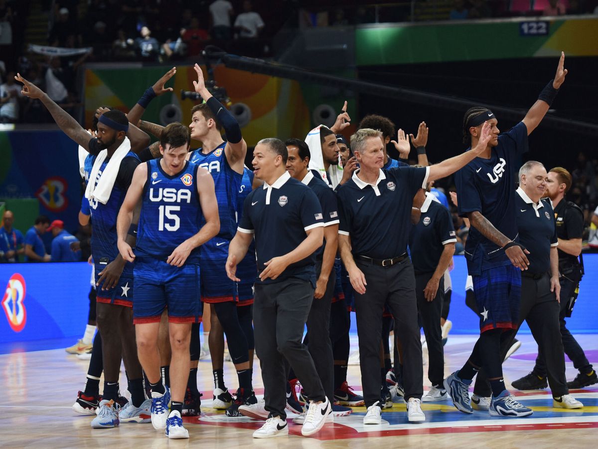 Foto: La selección estadounidense de baloncesto, tras ganar a Italia en los cuartos de final del Mundial de baloncesto. (Reuters/Lisa Marie David)
