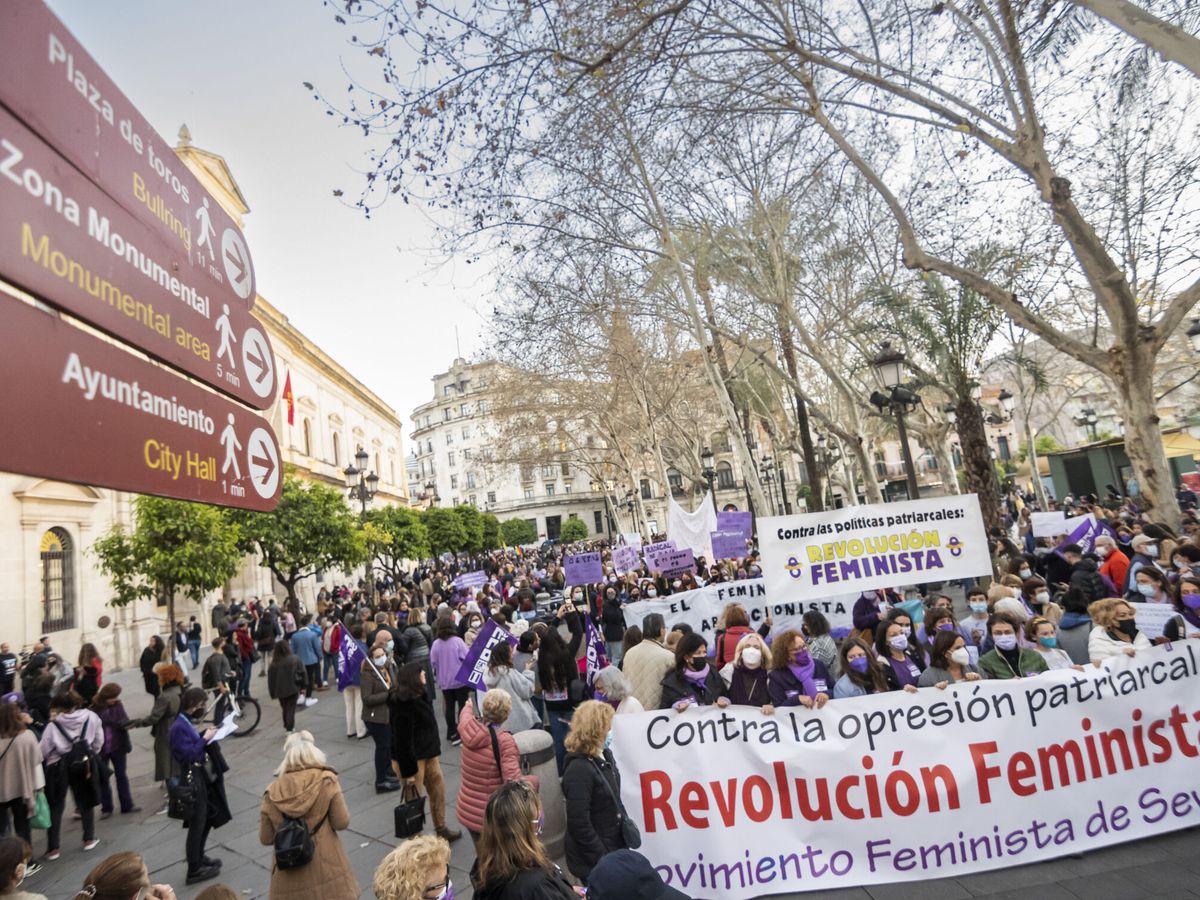 Foto: Manifestaciones 8M por el Día de la Mujer en Sevilla: horario, recorrido y lema (EFE/Raúl Caro)
