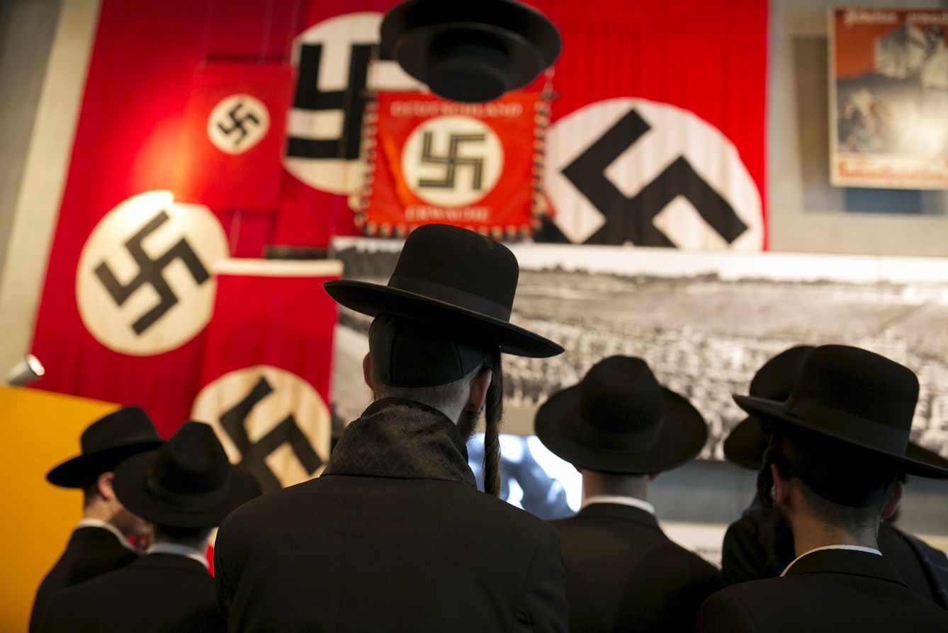 Judíos ultraortodoxos, durante una visita al Museo del Holocausto, en Jerusalén. (Reuters)