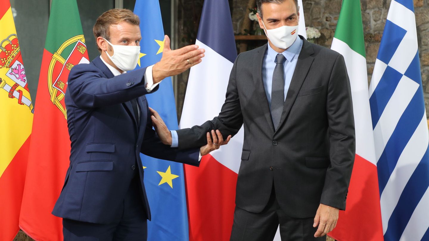 Macron junto al presidente del Gobierno español, Pedro Sánchez. (Reuters)