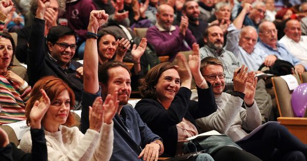 Foto: Xavier Domènech (d), en el mitin final de campaña de los comunes en Santa Coloma de Gramenet, junto a la alcaldesa de Barcelona, Ada Colau (c), y el secretario general de Podemos, Pablo Iglesias (2i). (EFE)