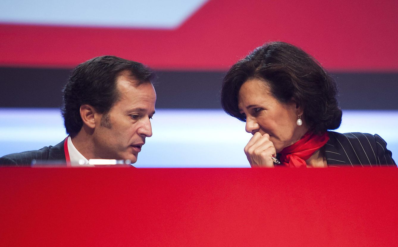 El exconsejero delegado de Santander, Javier Marín, junto con la presidenta de la entidad, Ana Botín.
