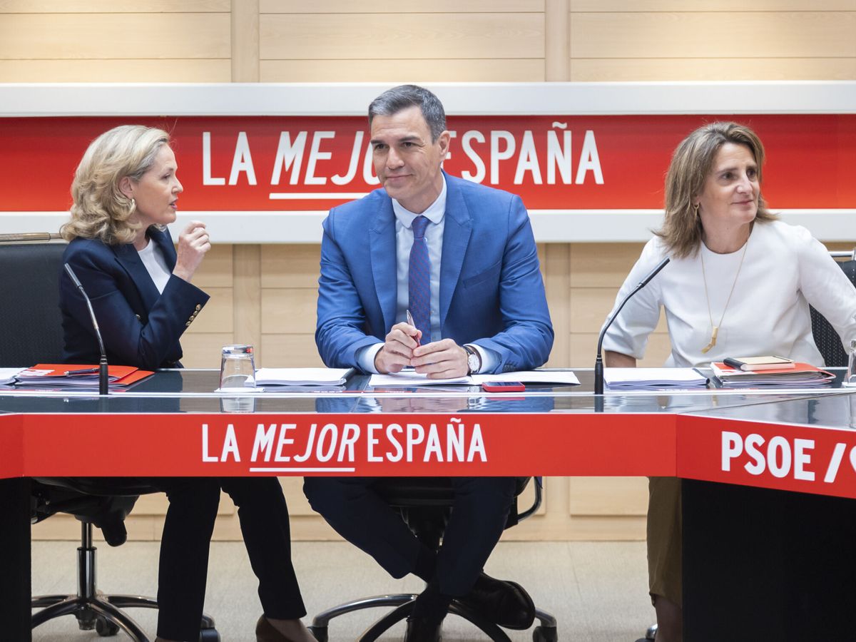 Foto: Reunión de los coordinadores del programa electoral del PSOE. (EFE/Eva Ercolanese) 