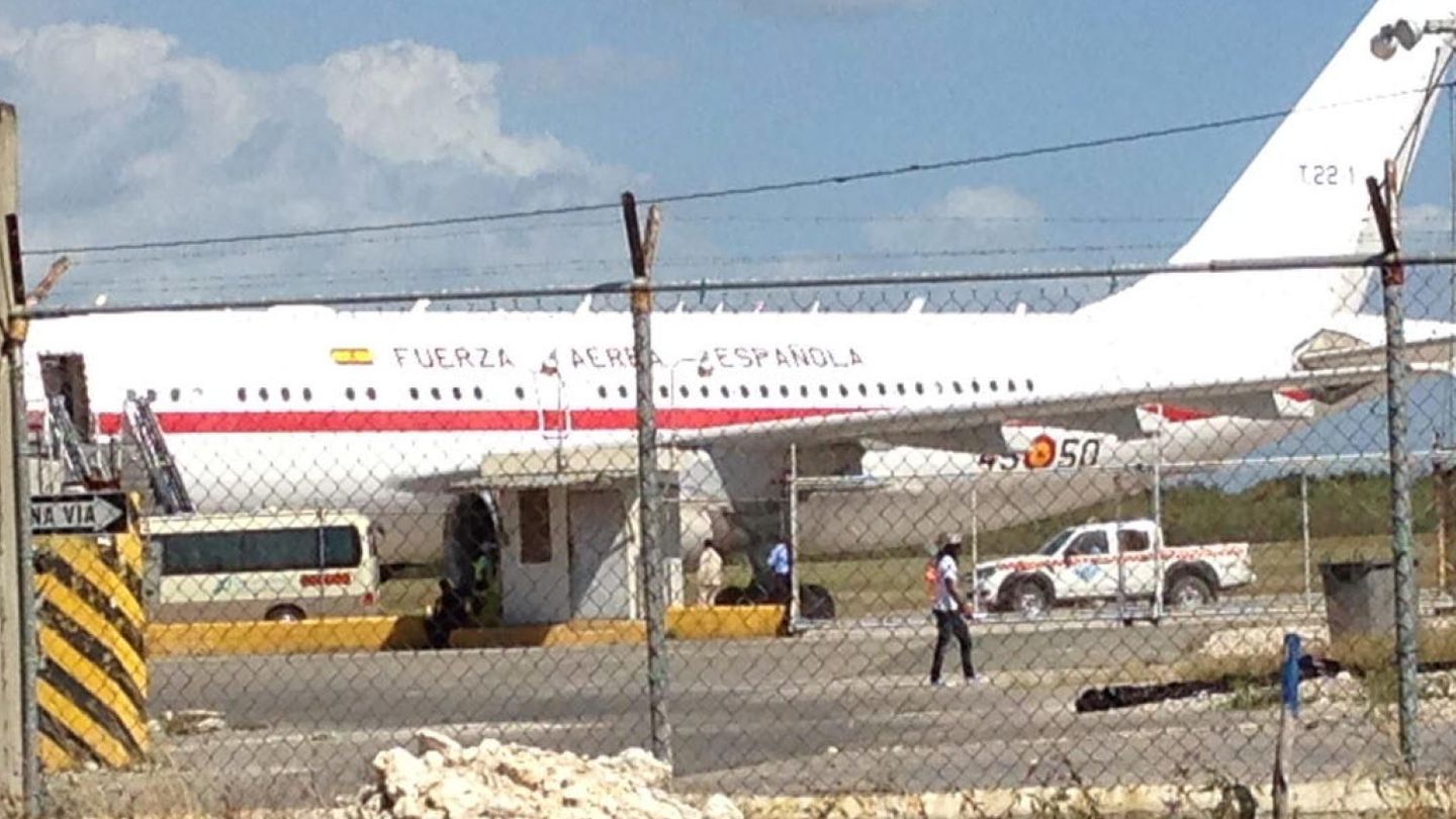 El avión del Príncipe durante su escala en Honduras (Efe)