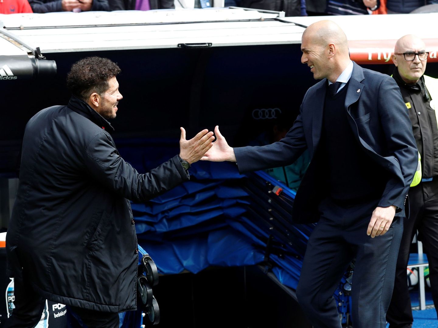 El saludo entre Simeone y Zidane. (EFE)