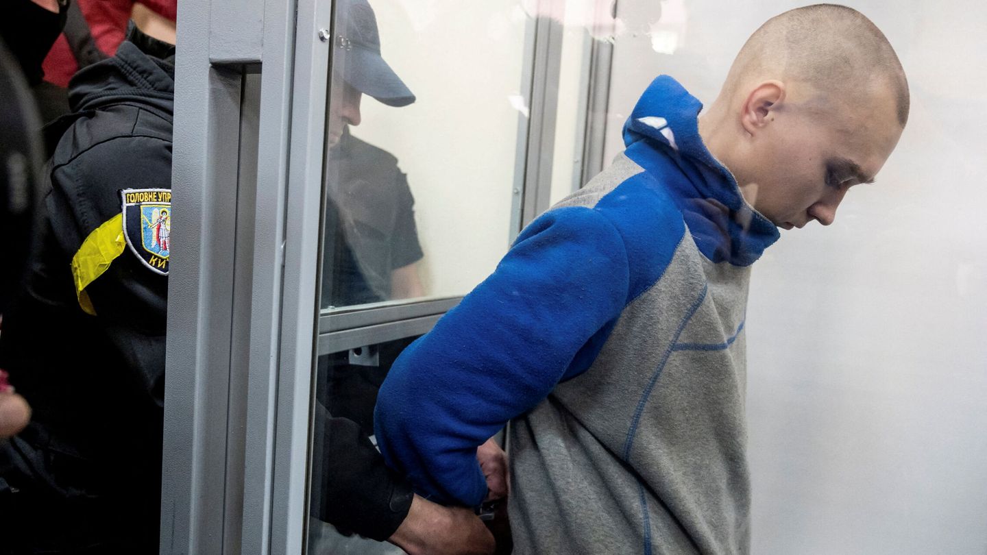 Vadim Shishimarin, tras ser detenido. (Reuters/Viacheslav Ratynskyi)