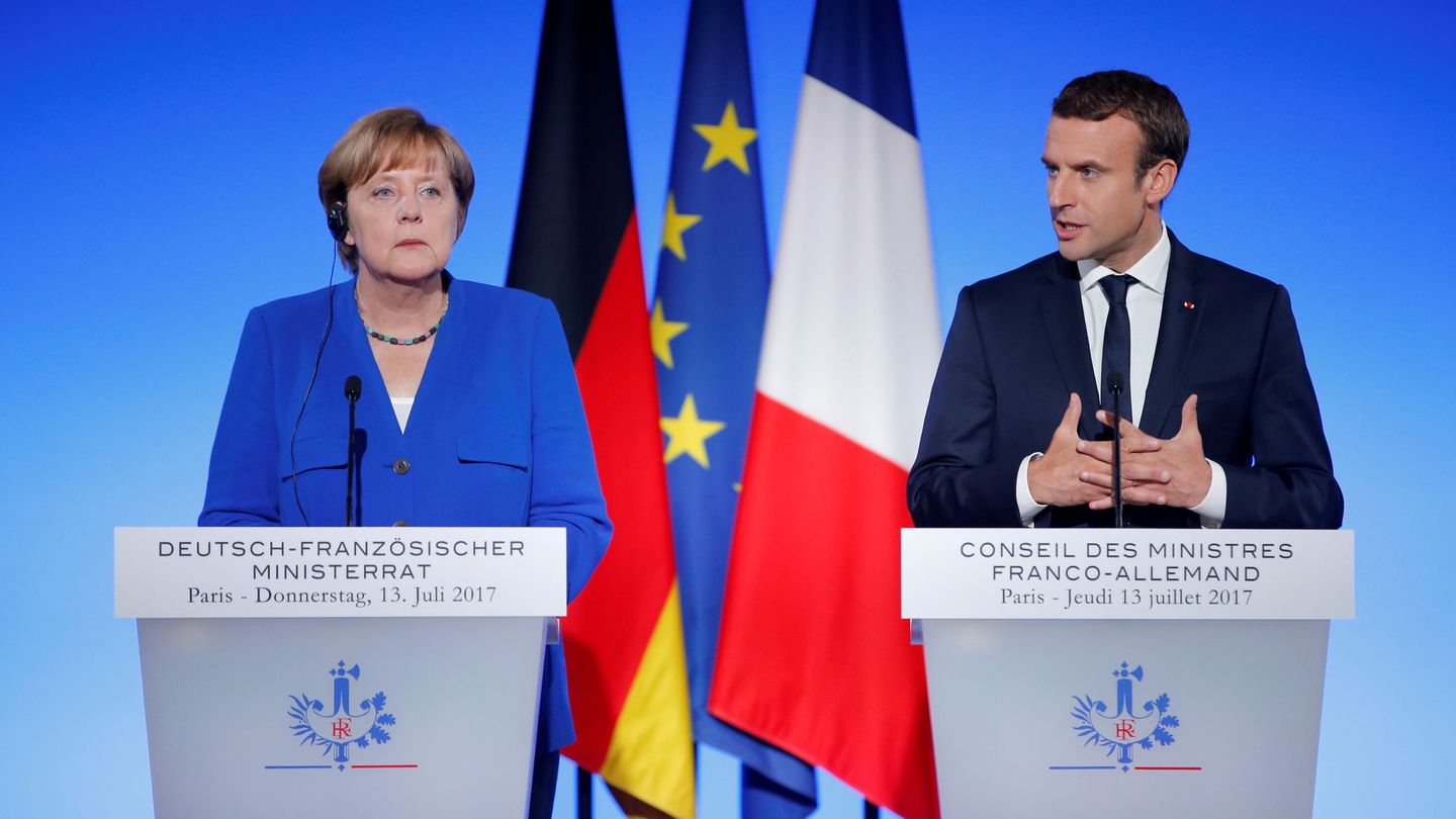 Canciller alemana, Angela Merkel junto al presidente de Francia, Emmanuel Macron. (Reuters)