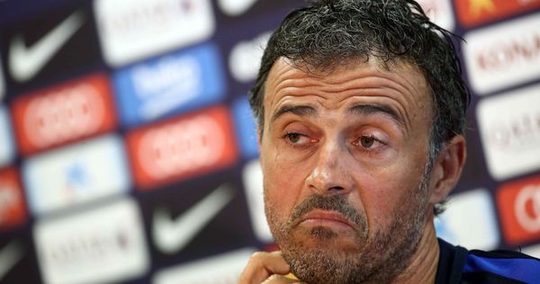 Foto: Luis Enrique, pensativo, durante una rueda de prensa en su etapa como entrenador del Barcelona. (Efe)