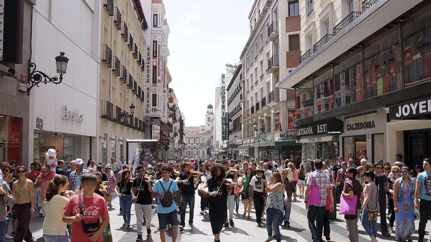 La calle Preciados es la segunda arteria comercial más cara de España. (EFE)