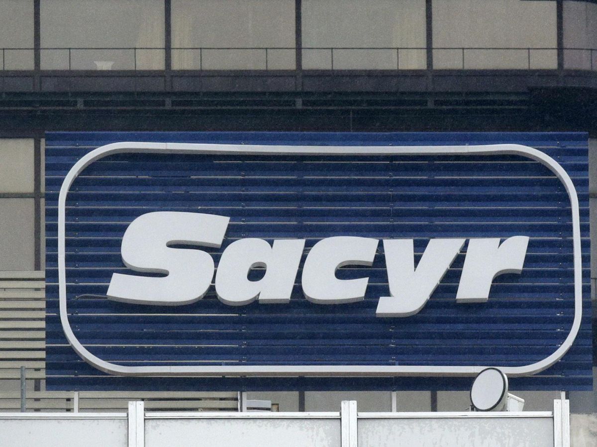 Foto: Logo de Sacyr en su sede de Madrid. (Reuters/Andrea Comas)