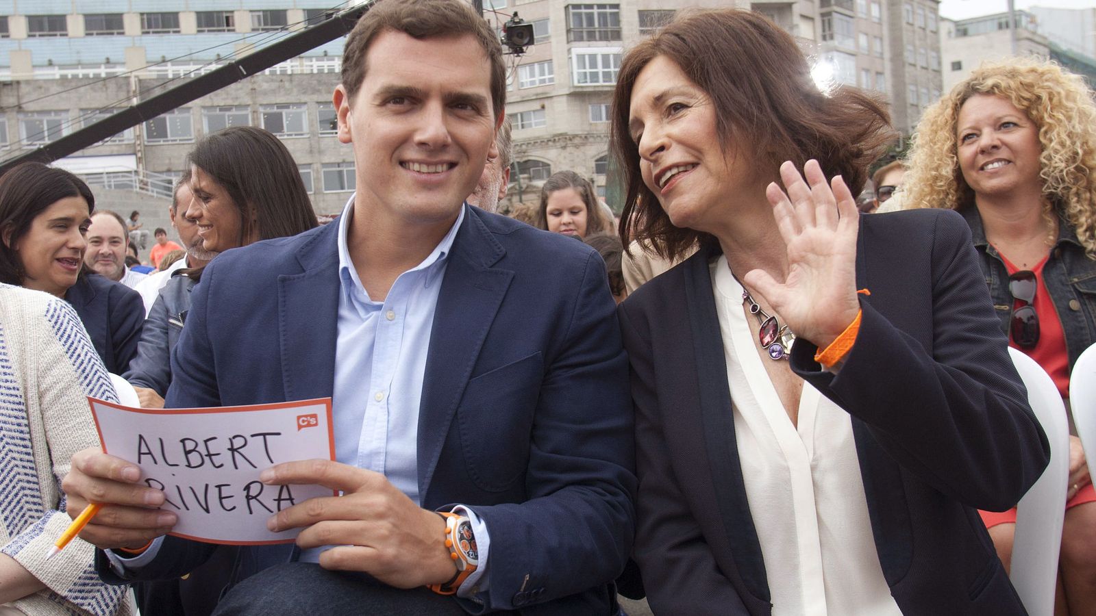 Foto: El presidente de Ciudadanos, Albert Rivera, acompañado por la candidata a la presidencia de la Xunta, Cristina Losada (EFE)