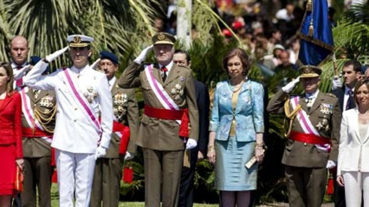 Día de las Fuerzas Armadas: Zapatero se esconde, Chacón preside y el Rey envejecido