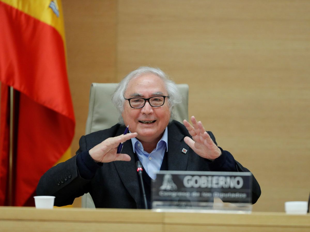 Foto: El ministro de Universidades, Manuel Castells, en la Comisión de Universidades del Congreso. (EFE)