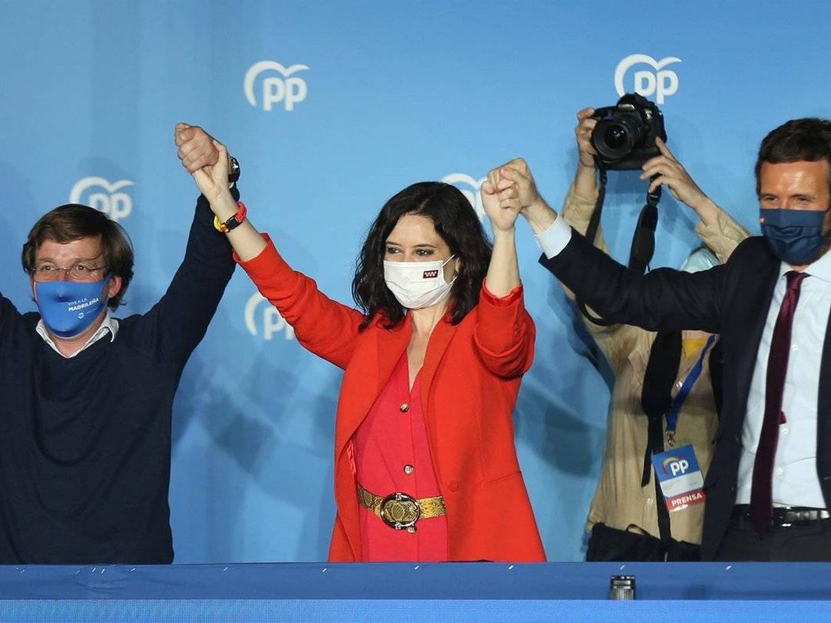 Foto: Ayuso, celebrando la victoria en las elecciones de Madrid. (EFE)
