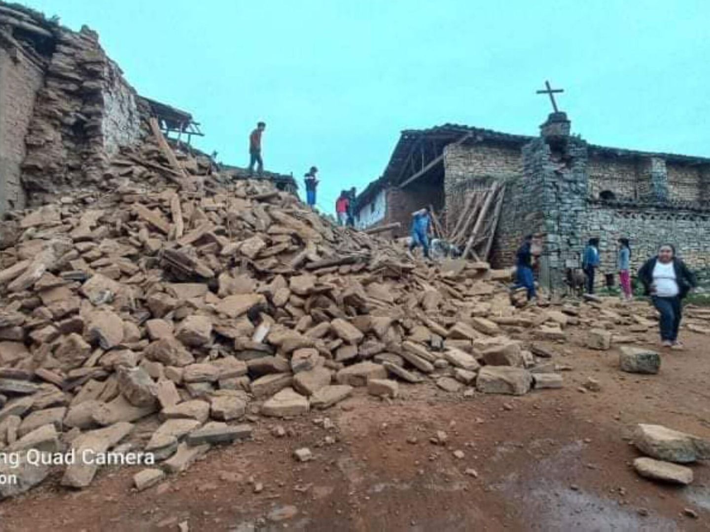 Edificios derruidos tras el terremoto en Perú. (EFE)