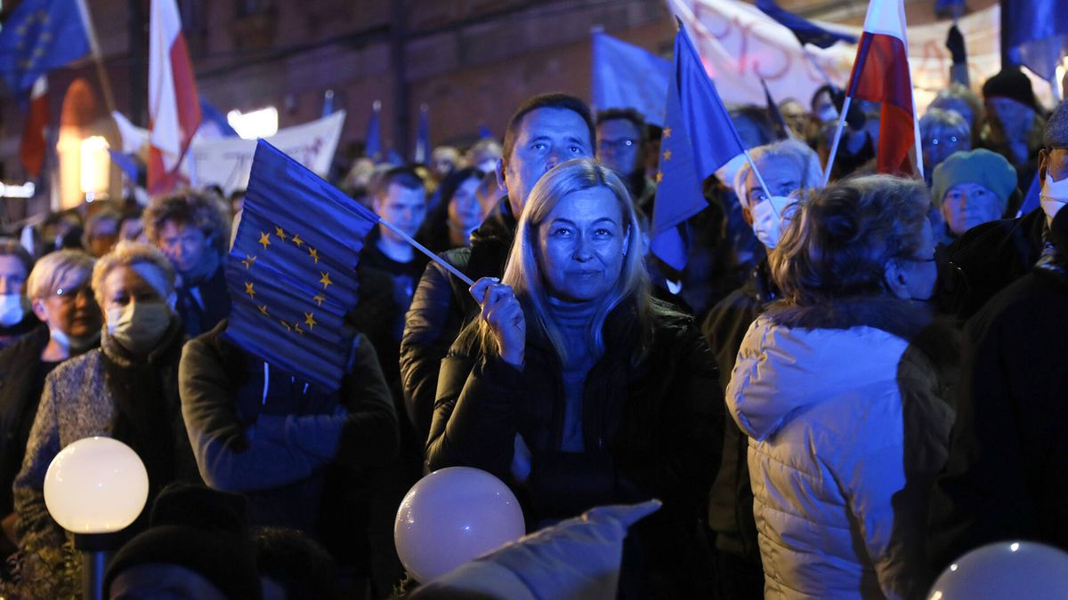 Bruselas expedienta a Polonia por su órdago constitucional: "La situación no mejora"