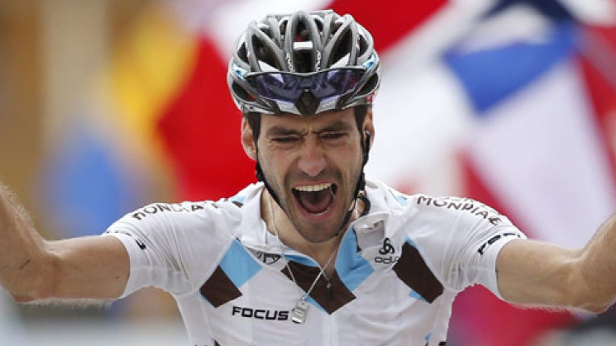 Riblon vence en Alpe D'Huez, Froome sufre y se hunde Contador