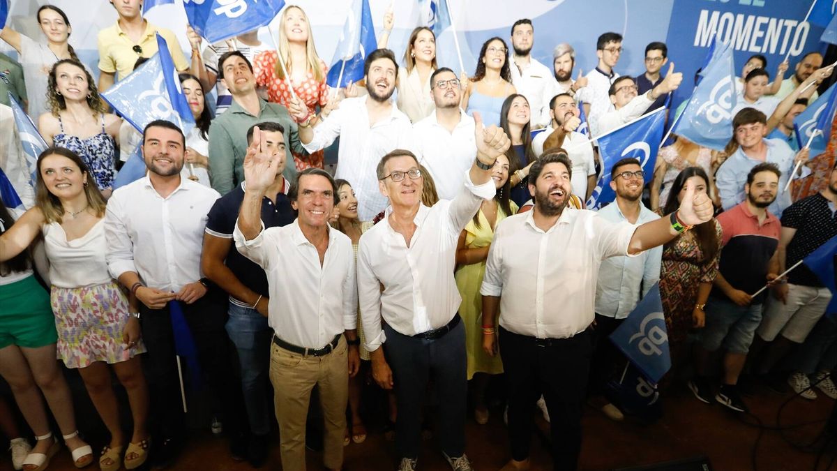 Aznar llama a la "moderación" frente a Vox como vía para "lograr reformas y mayorías"