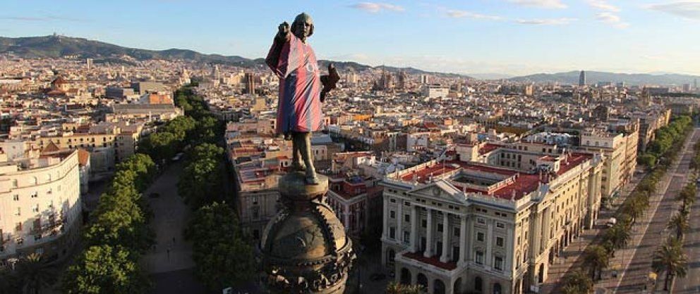 Foto: Vestir el monumento a Colón con la camiseta del Barça reporta al Ayuntamiento 94.000 euros