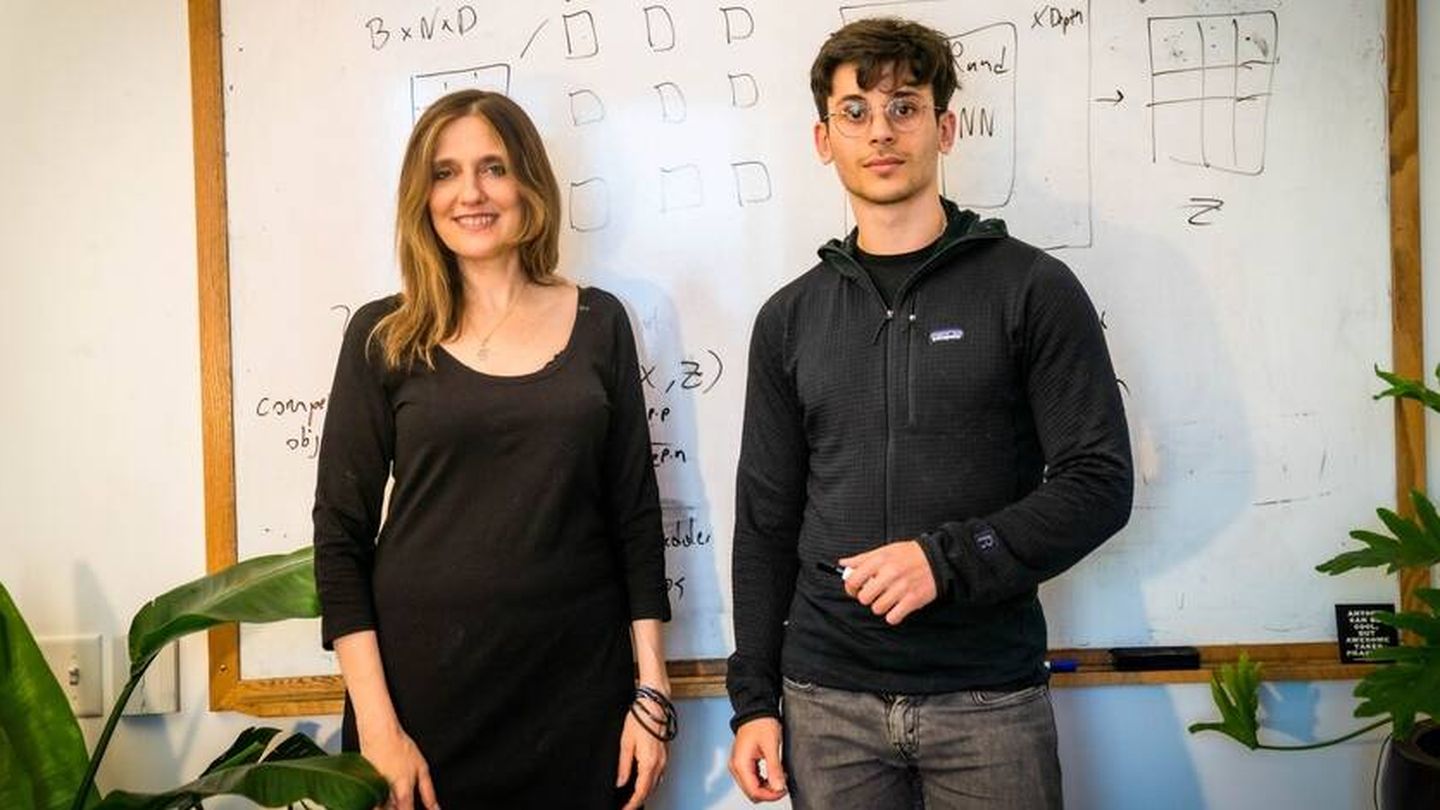 La profesora Regina Barzilay y el estudiante de doctorado, Adam Yala creadores de una IA que detecta el cáncer de mama. (MIT)
