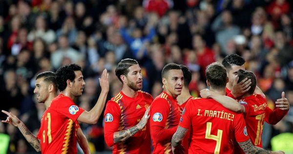 Foto: Los jugadores españoles celebran un gol en el último partido de la Selección. (EFE)