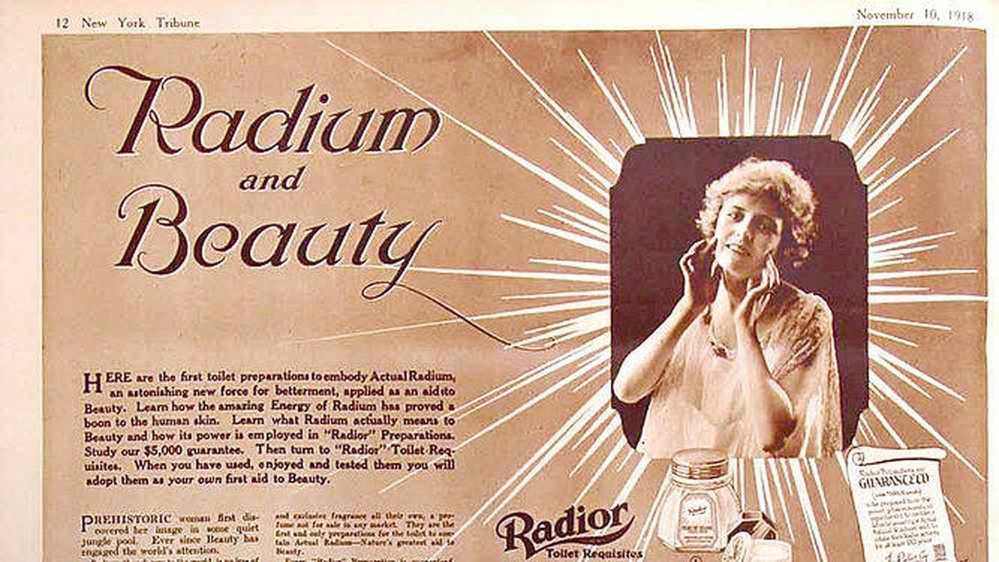 Anuncio de productos cosméticos con radio. (Wikimedia)