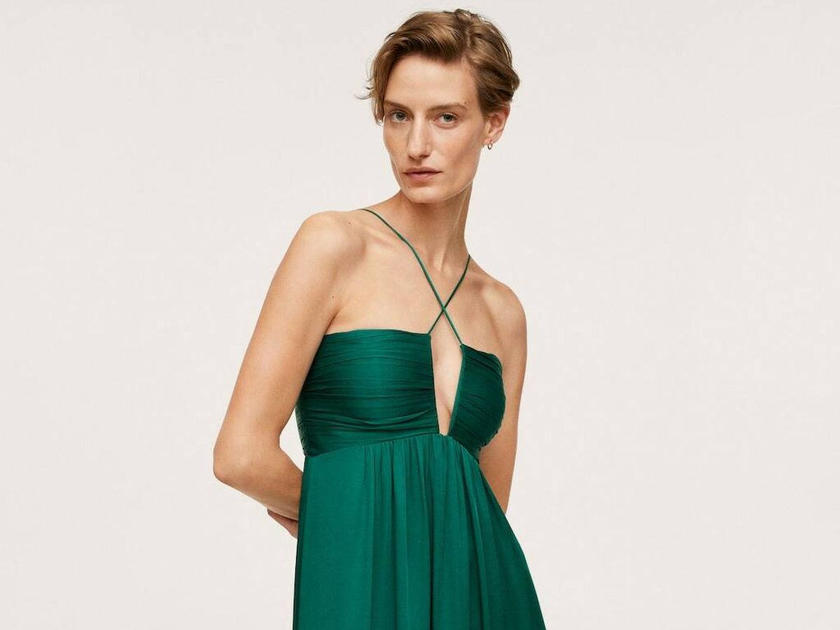 Este vestido verde de Mango da looks de invitada ideales