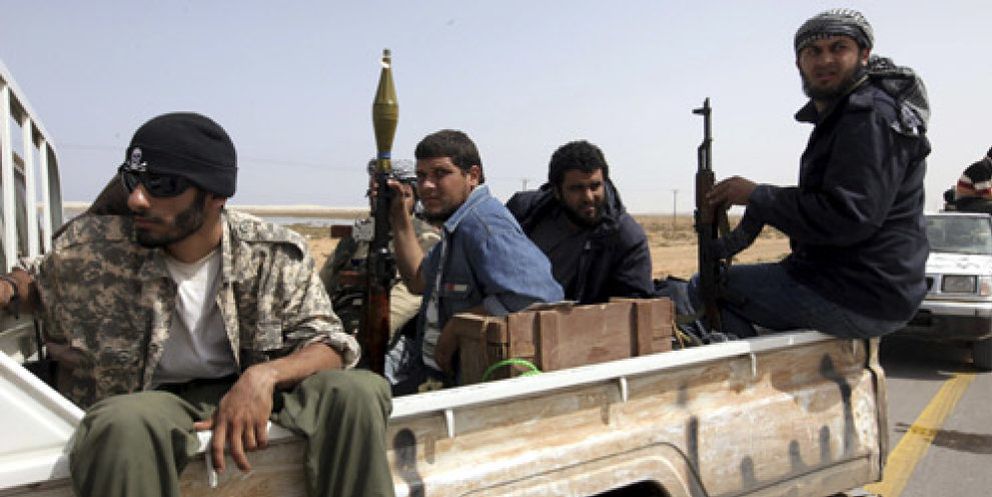 Foto: Los rebeldes replegados a Brega piden ataques aéreos a la coalición