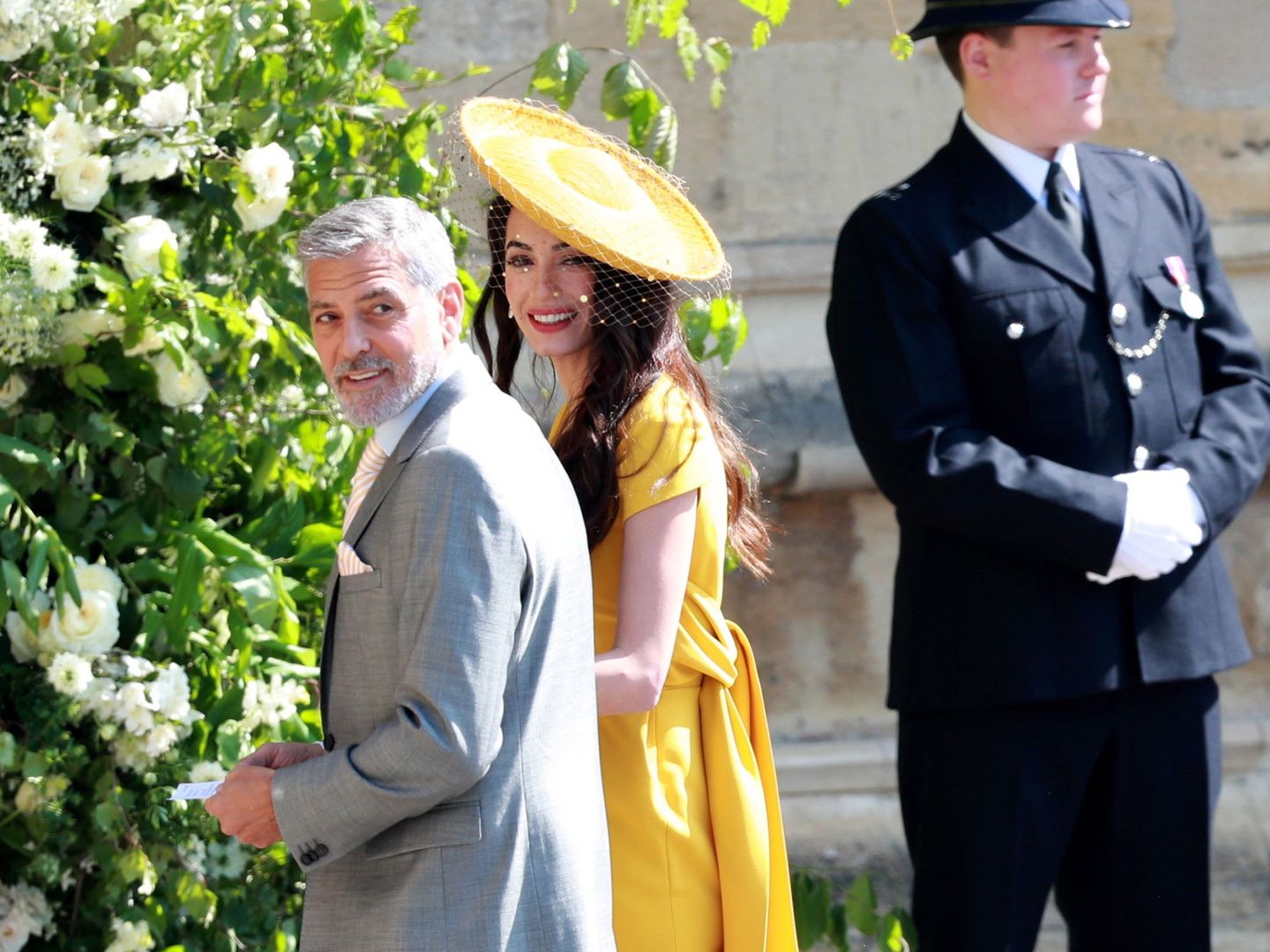 Clooney y esposa en la boda de Meghan Markle y el príncipe Harry. (EFE)