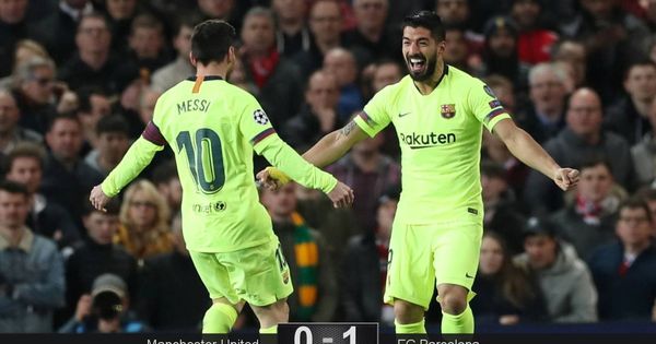 Foto: Luis Suárez y Messi celebran el gol del Barcelona al Manchester United. (Reuters)