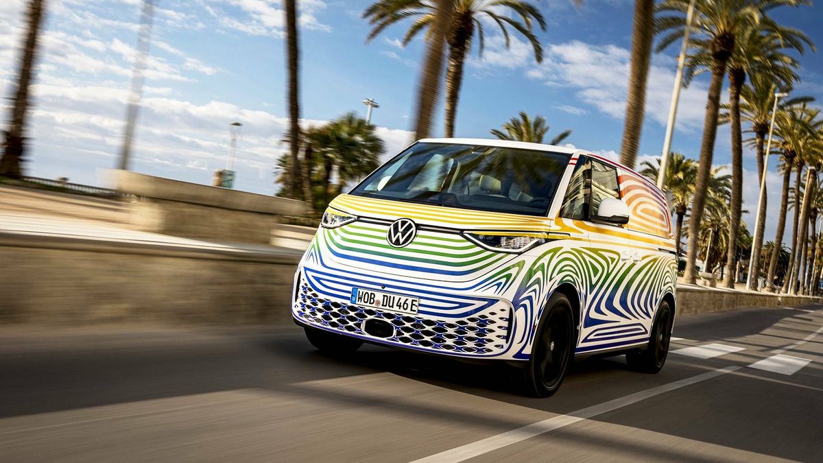 Conducimos el ID.Buzz: la 'furgo' Volkswagen se vuelve eléctrica y se inspira en su 'abuela'