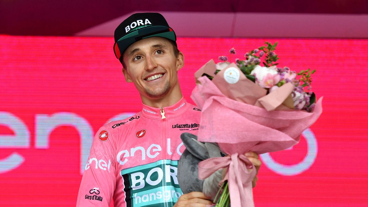 Jai Hindley, cuando concluyó la décimo novena etapa del Giro. (Reuters/Jennifer Lorenzini)