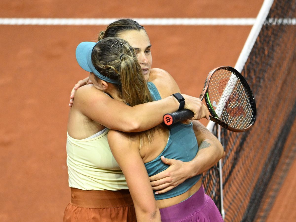 Foto: Aryna Sabalenka y Paula Badosa en el WTA 500 de Stuttgart (REUTERS/Angelika Warmuth).