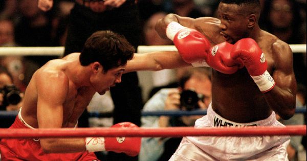 Foto: Pernell Whitaker (d) en una pelea con Óscal de la Hoya en 1997. (Reuters)