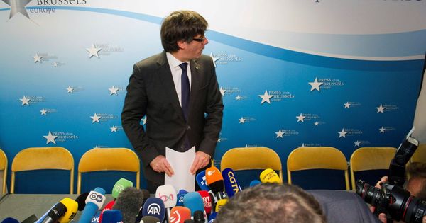 Foto: Rueda de prensa de Carles Puigdemont en Bruselas, este martes. (EFE)
