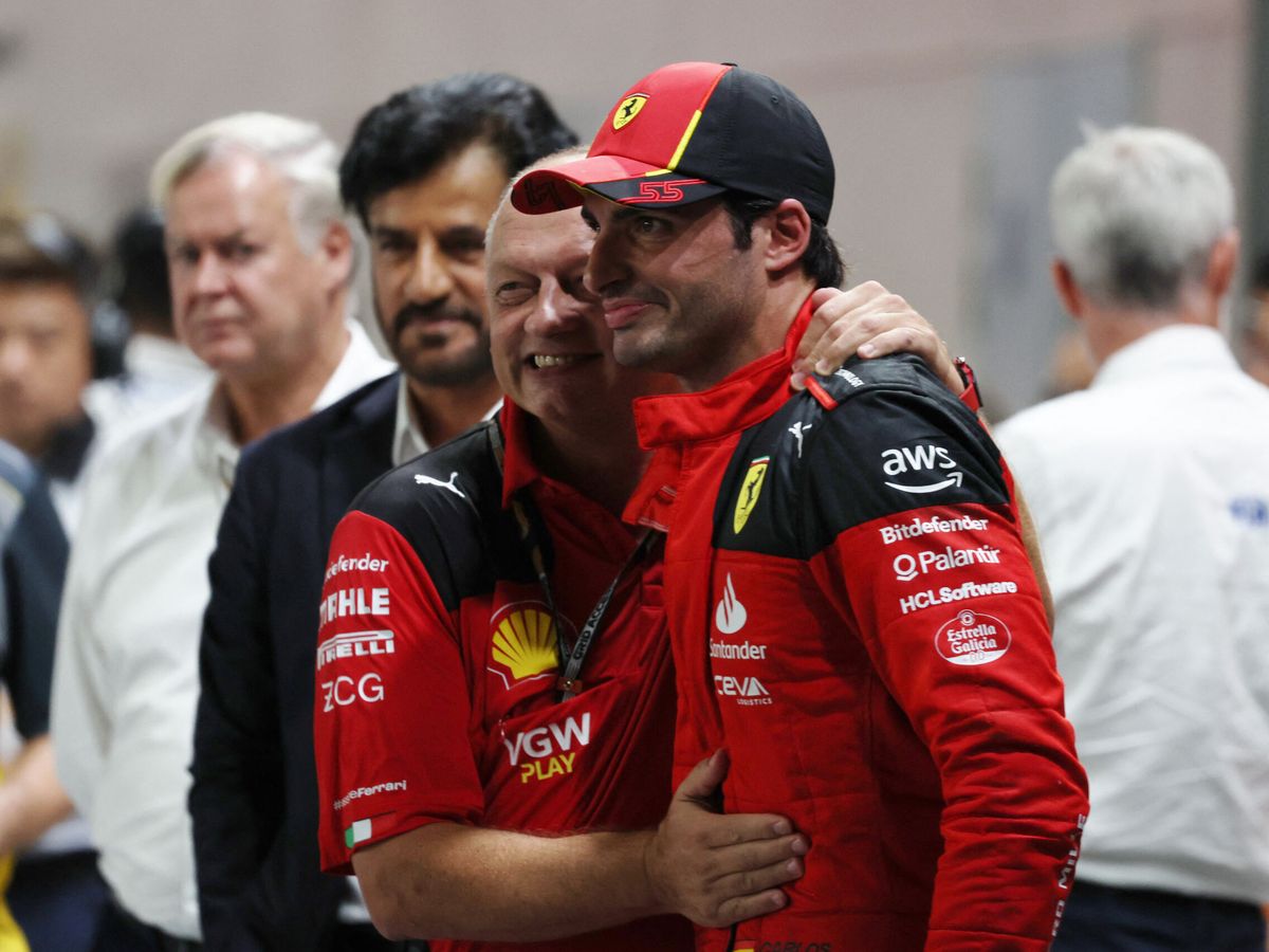 Foto: La nueva directiva técnica de la FIA puede resultar clave para los intereses de Carlos Sainz y Ferrari. (Reuters/Edgar Su)
