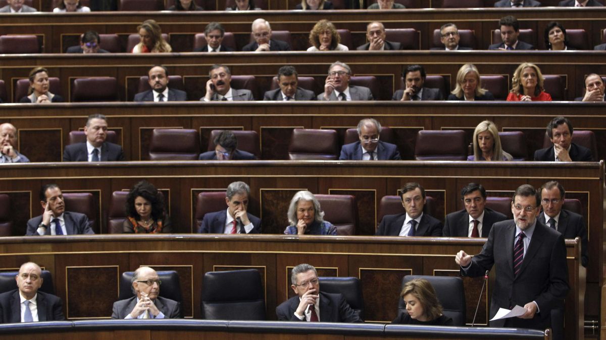 Rajoy maneja cinco leyes para reducir el numero de aforados y de altos cargos